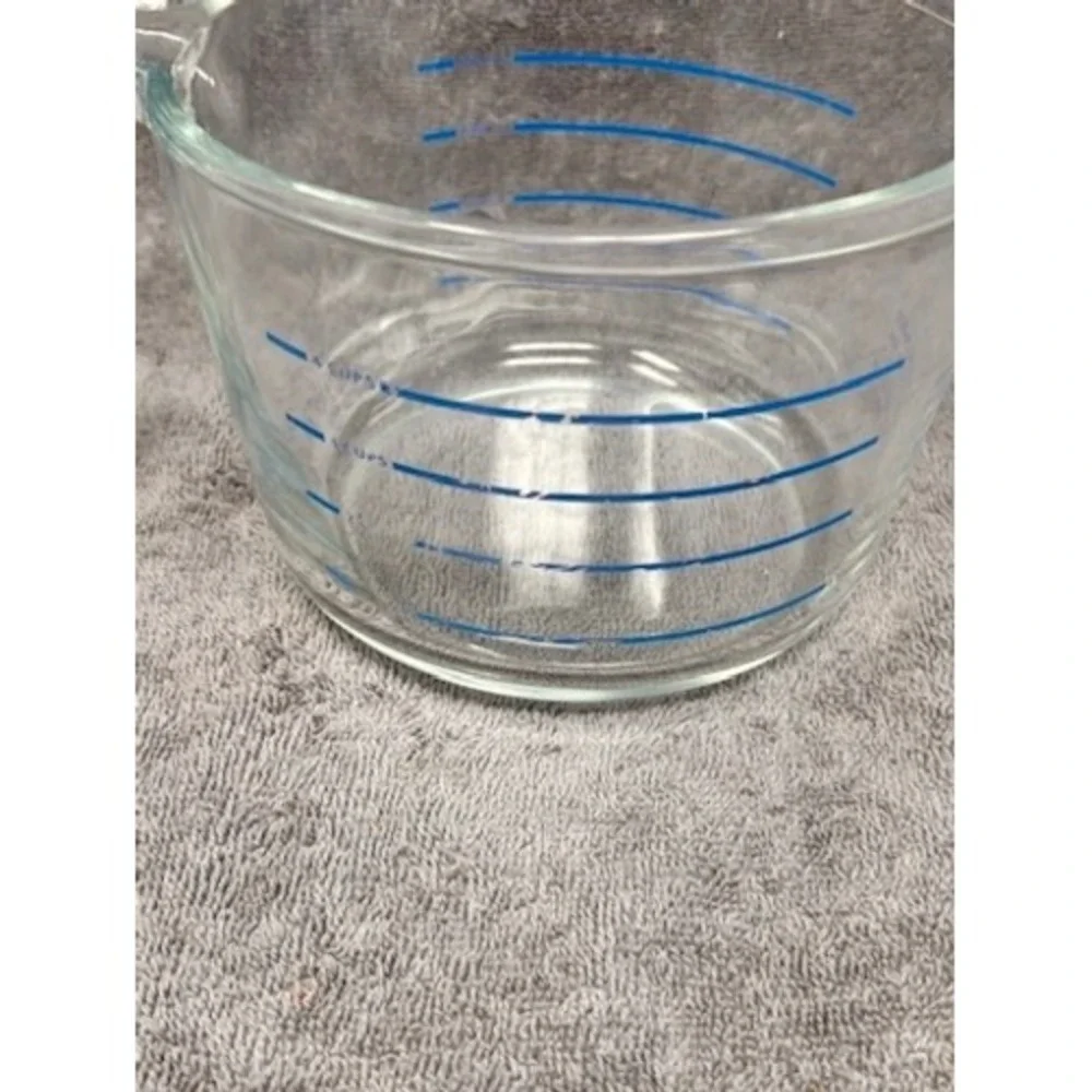 Pyrex Measuring Cup M-320 4 Cup 1 Quart Clear Blue Good Vintage USA Glass